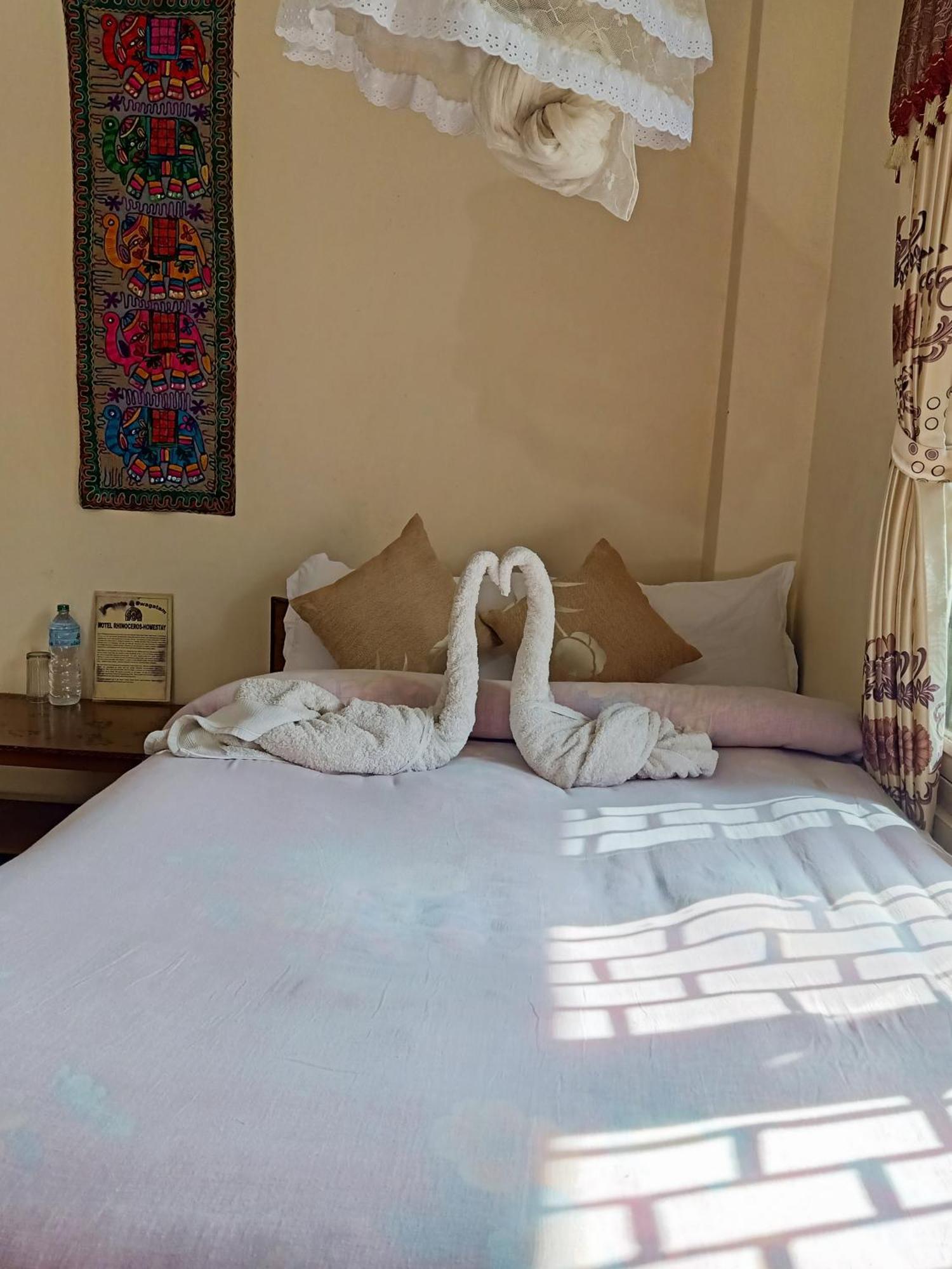 Hotel Rhinoceros-Homestay Sauraha Ngoại thất bức ảnh