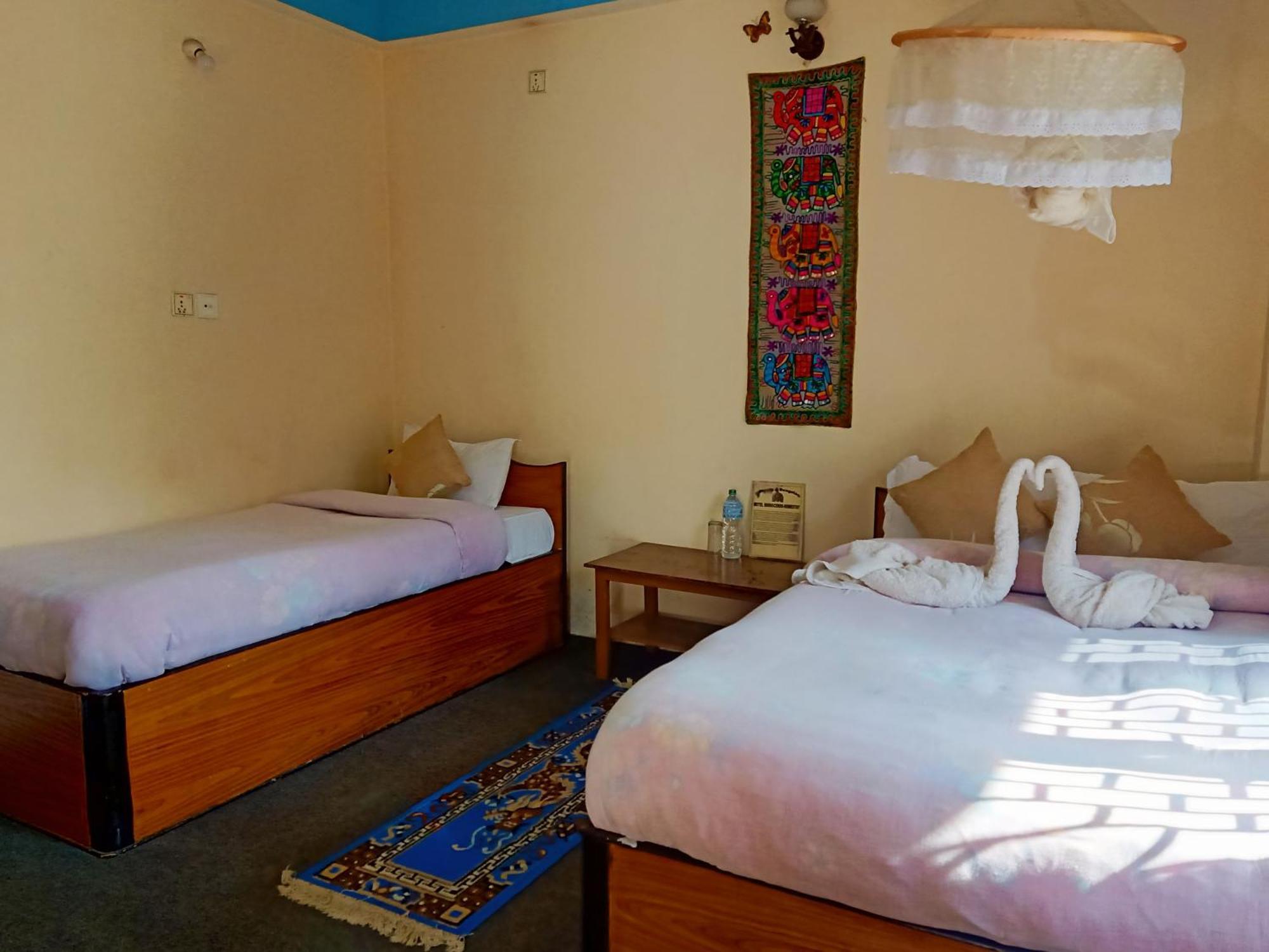 Hotel Rhinoceros-Homestay Sauraha Ngoại thất bức ảnh