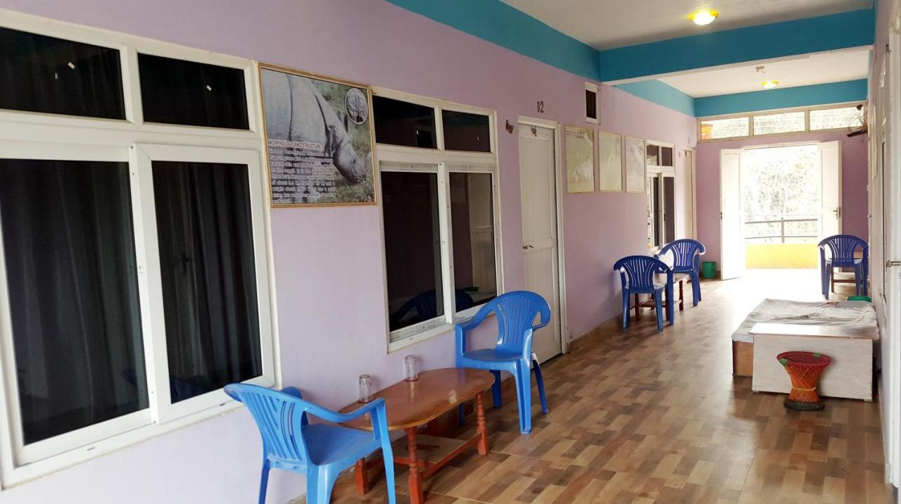 Hotel Rhinoceros-Homestay Sauraha Ngoại thất bức ảnh