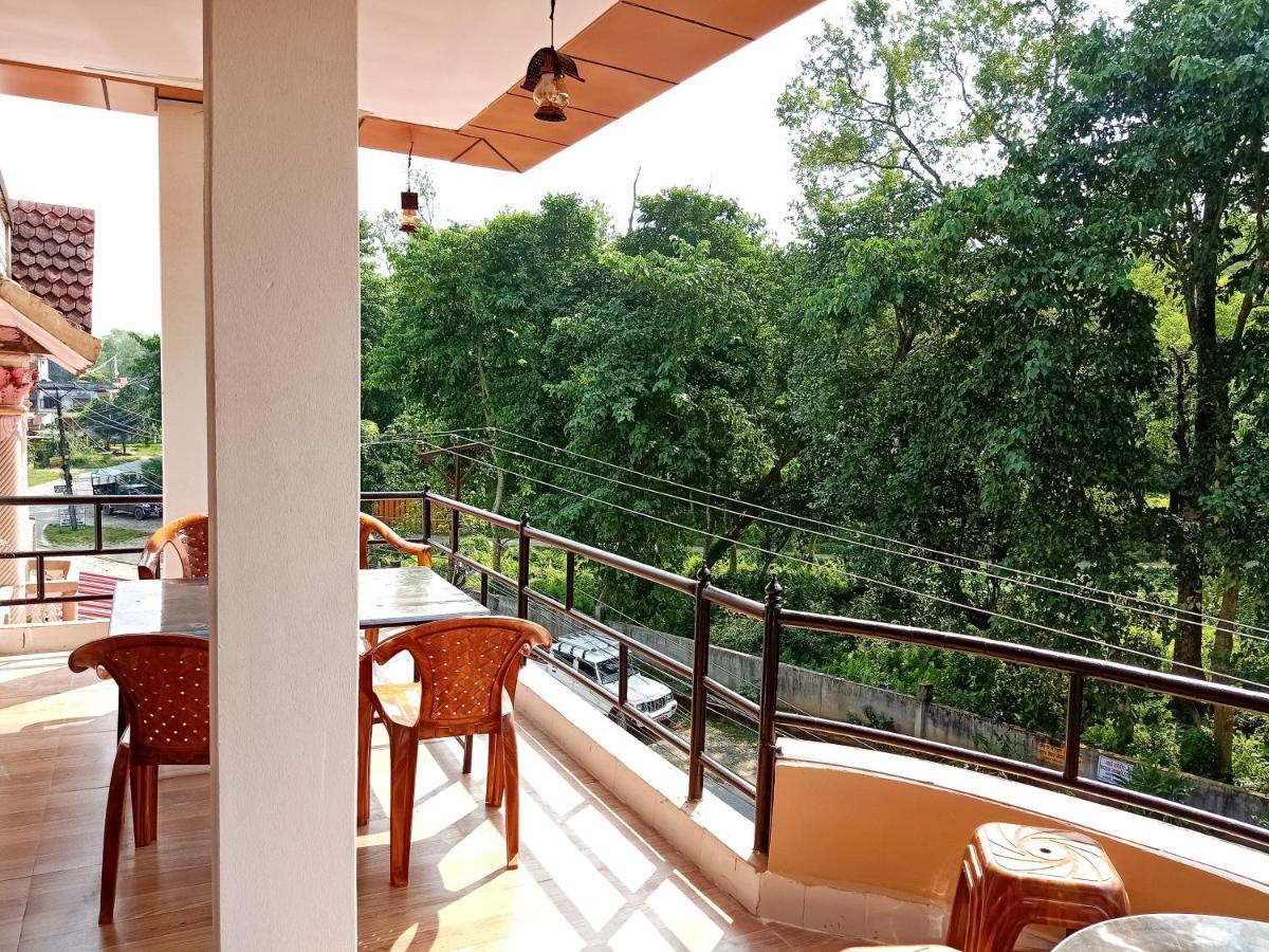 Hotel Rhinoceros-Homestay Sauraha Ngoại thất bức ảnh